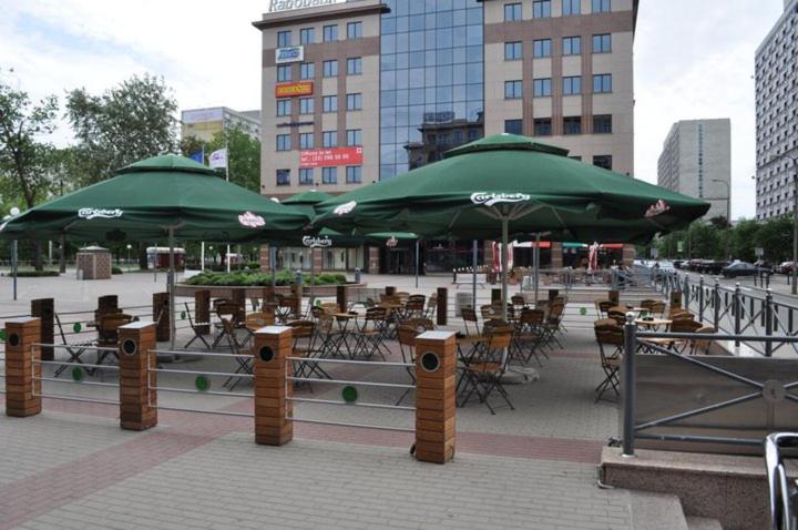 Reštaurácia alebo iné gastronomické zariadenie v ubytovaní Silent Apartment Center