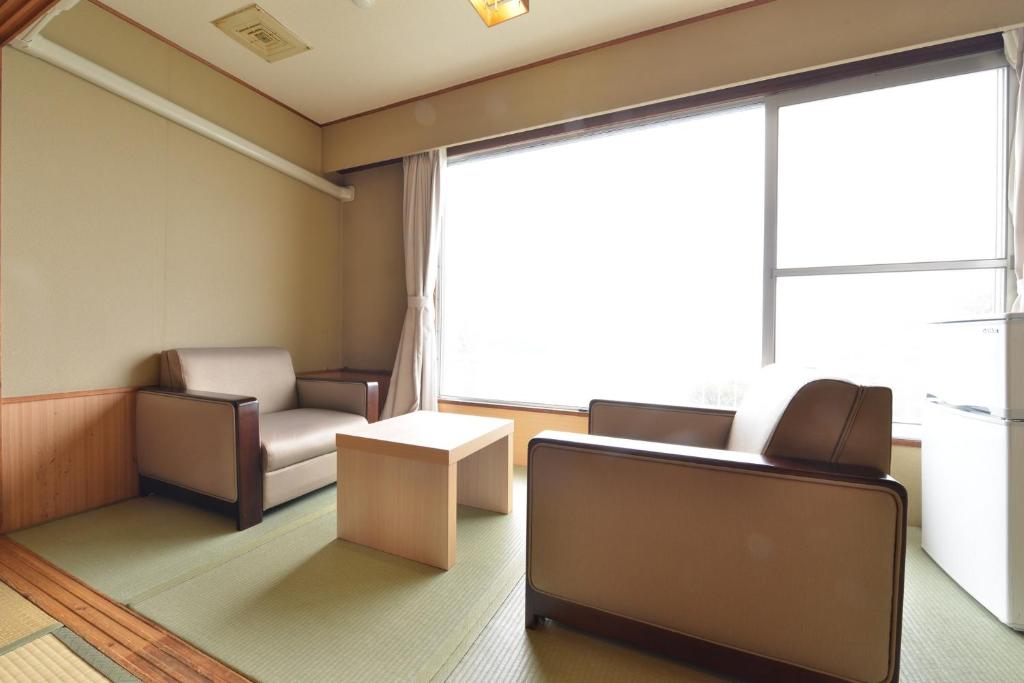 Posezení v ubytování Ooedo Onsen Monogatari Hotel Suiyotei