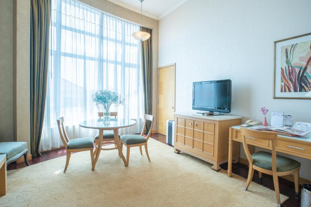 TV a/nebo společenská místnost v ubytování Shantou Junhua Haiyi Hotel