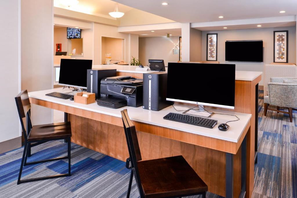 Holiday Inn Express & Suites Lacey - Olympia by IHG photo