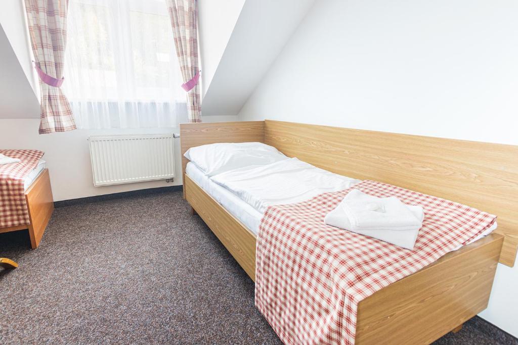 Łóżko lub łóżka w pokoju w obiekcie Hotel Seifert