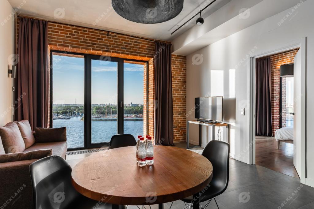 Docklands Apart Hotel - Three-Bedroom Apartments With Panoramic River View