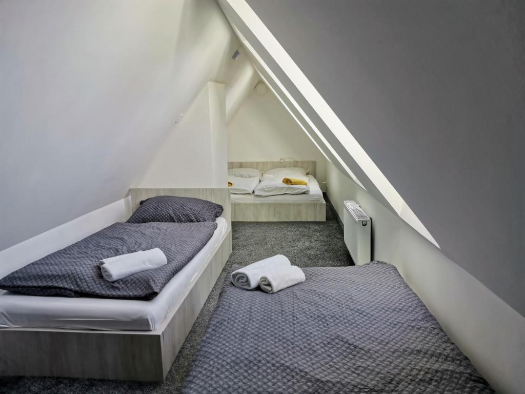Postel nebo postele na pokoji v ubytování APARTMÁNY 91 Boží Dar
