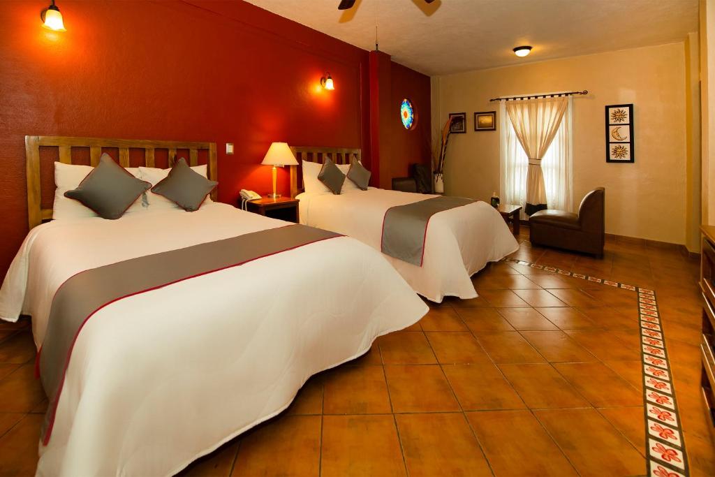 Postel nebo postele na pokoji v ubytování La Casona Tequisquiapan Hotel & Spa