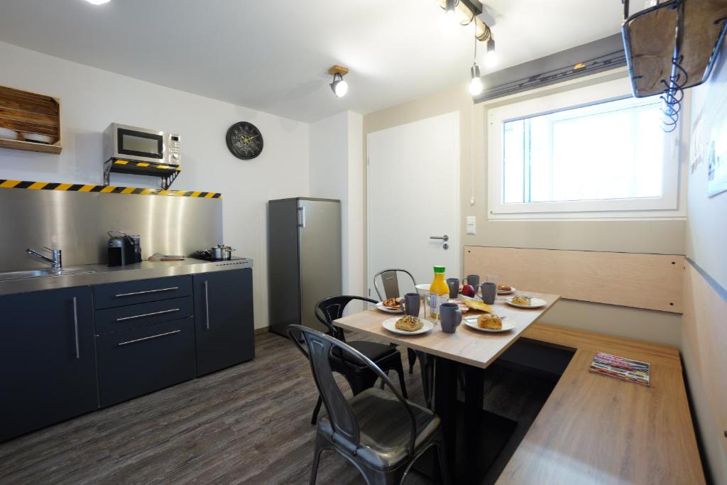 Das Schlafwerk Stuttgart-Nord -SELF-CHECK IN - keine Rezeption-LowBudget-cashless - Apartamento De Tres Dormitorios