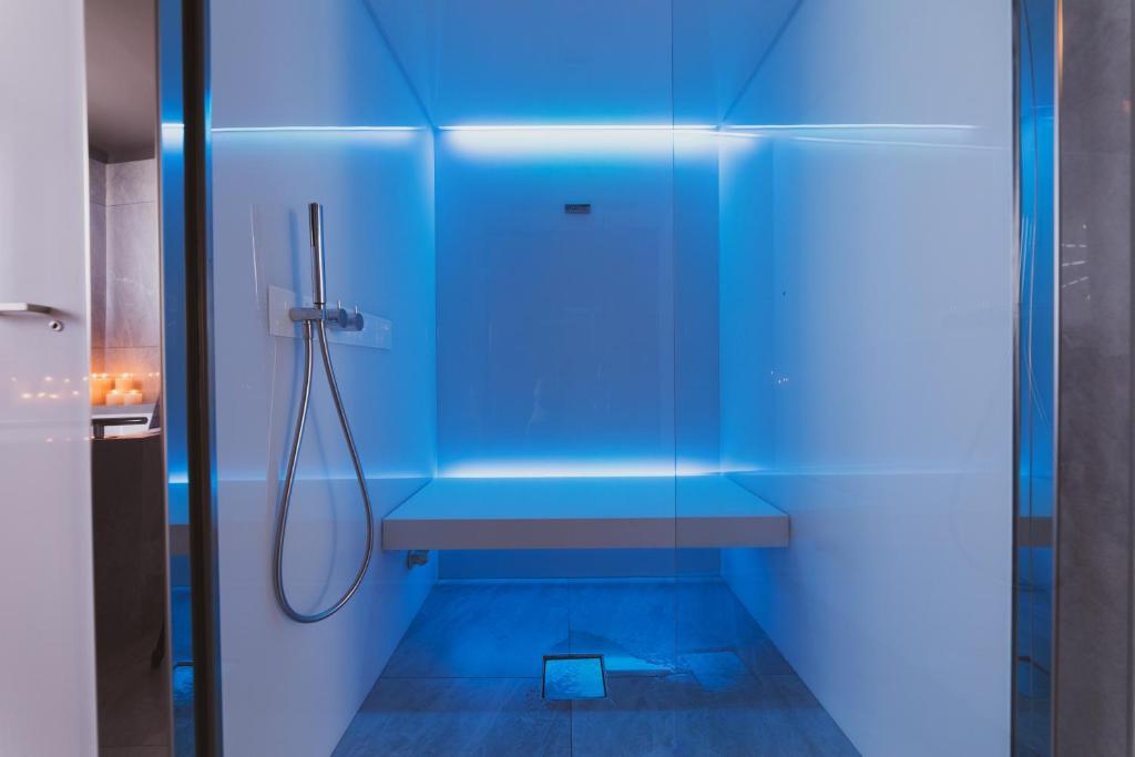 Koupelna v ubytování Callistos Hotel & Spa