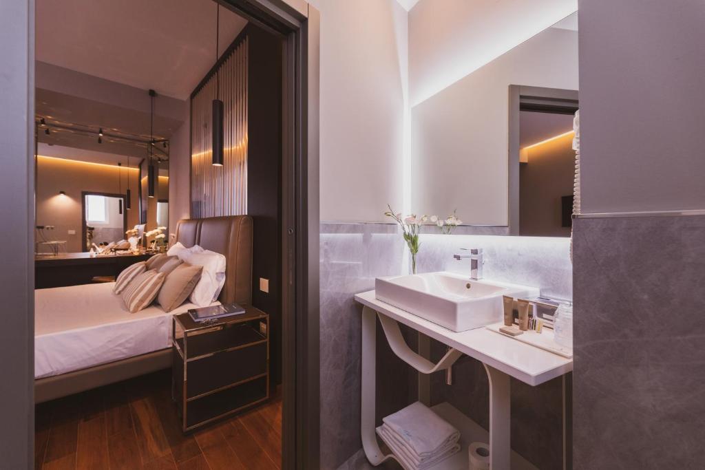 Koupelna v ubytování Callistos Hotel & Spa