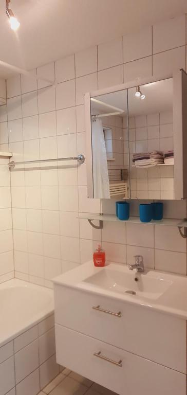 Koupelna v ubytování Komfortables 3-Zimmer Apartment in Schwetzingen zwischen Mannheim und Heidelberg
