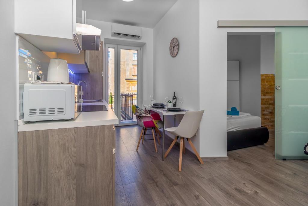Kuchyňa alebo kuchynka v ubytovaní Apartmani Dada
