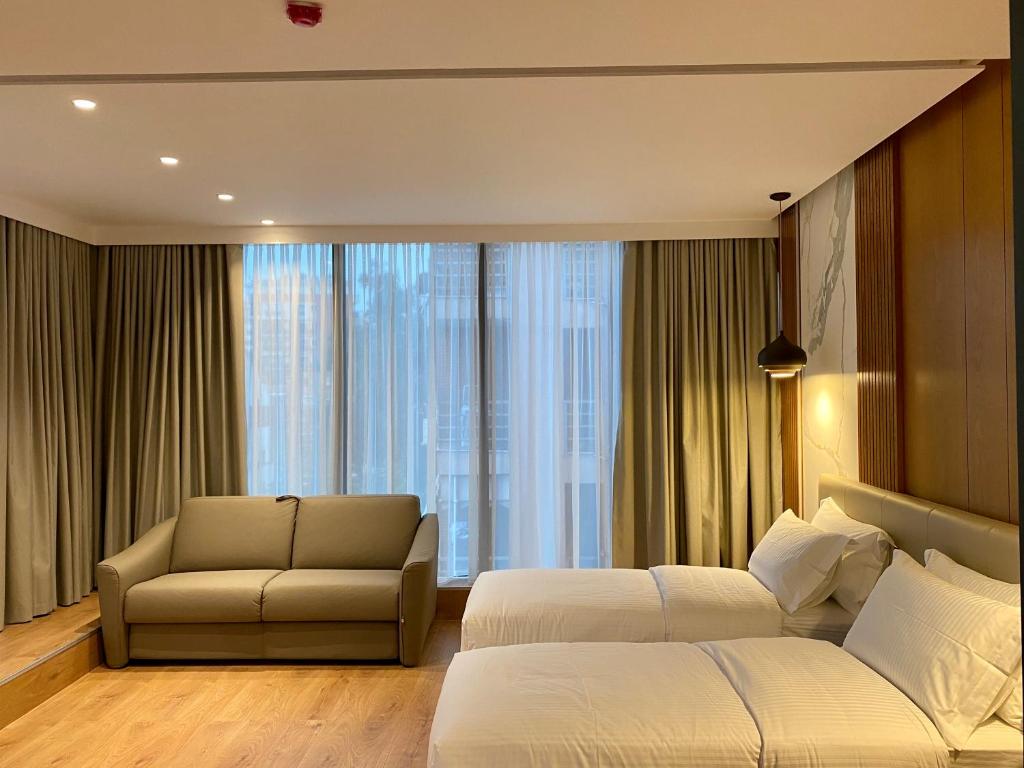 Postel nebo postele na pokoji v ubytování Black Diamond Hotel