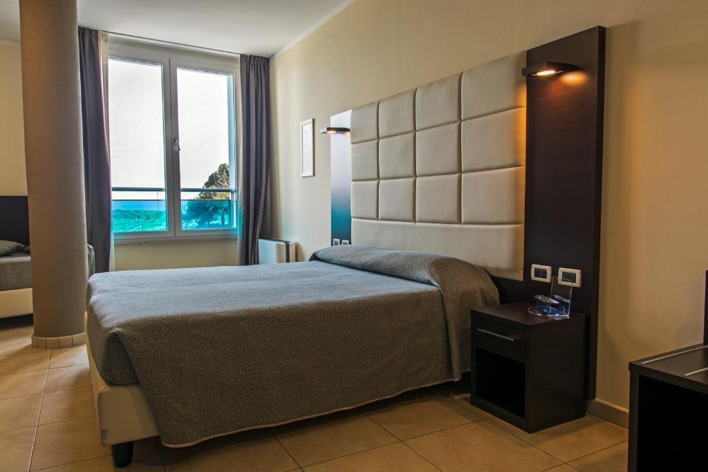 Postel nebo postele na pokoji v ubytování Hotel-Residence-b&b Le Dune beach service included