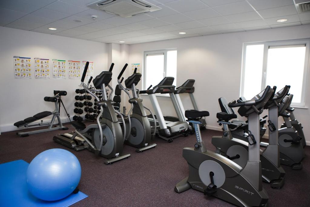 Fitness centrum a/nebo fitness zařízení v ubytování Leonardo Hotel Bradford