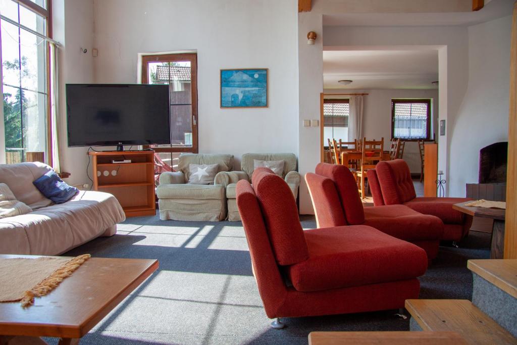 TV a/nebo společenská místnost v ubytování Apartmany Harrachov