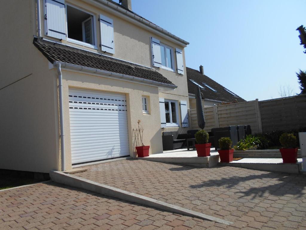 Το κτήριο όπου στεγάζεται  η παραθεριστική κατοικία