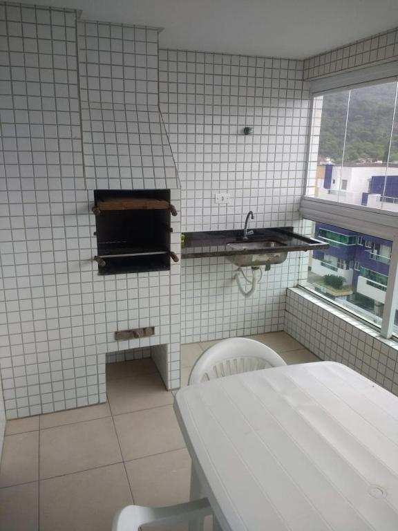  Apartamento para temporada Condomínio Ilha de Noronha Praia Grande SP