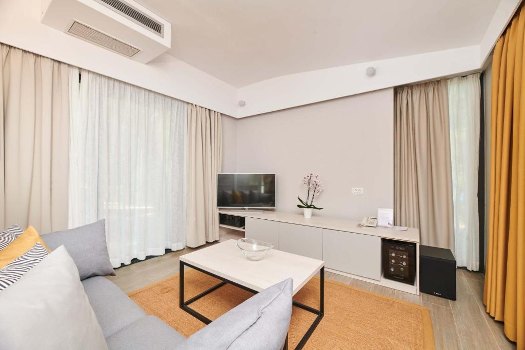 TV&#47;Unterhaltungsangebot in der Unterkunft Villas Bellevue Plava Laguna