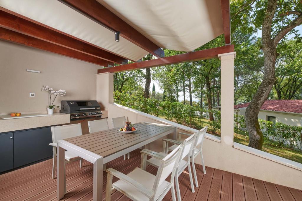Ein Balkon oder eine Terrasse in der Unterkunft Villas Bellevue Plava Laguna