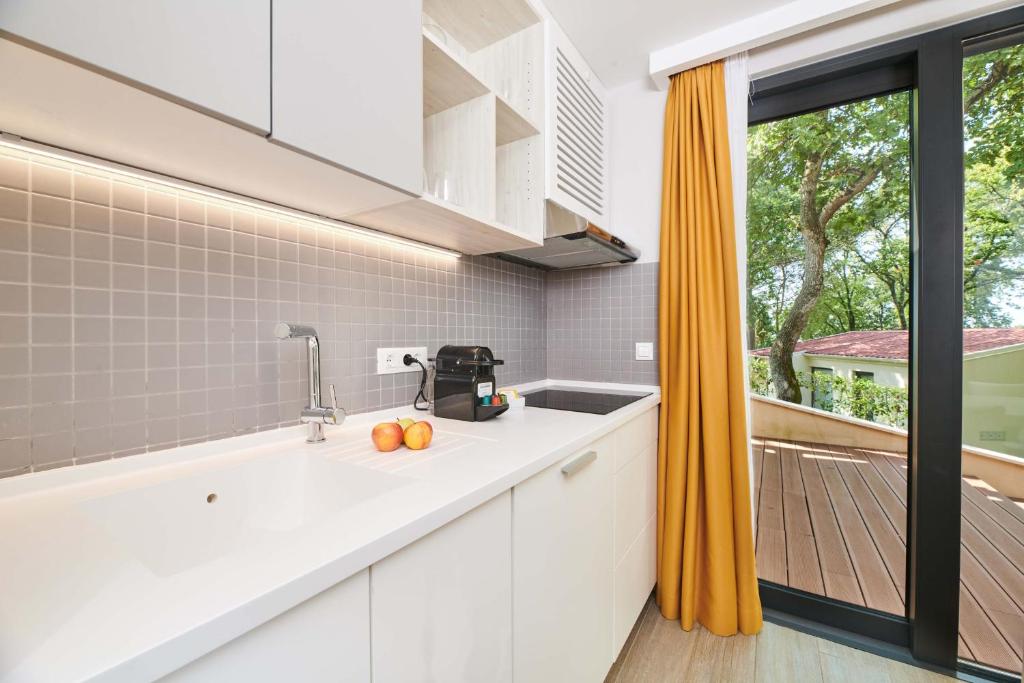 Küche&#47;Küchenzeile in der Unterkunft Villas Bellevue Plava Laguna