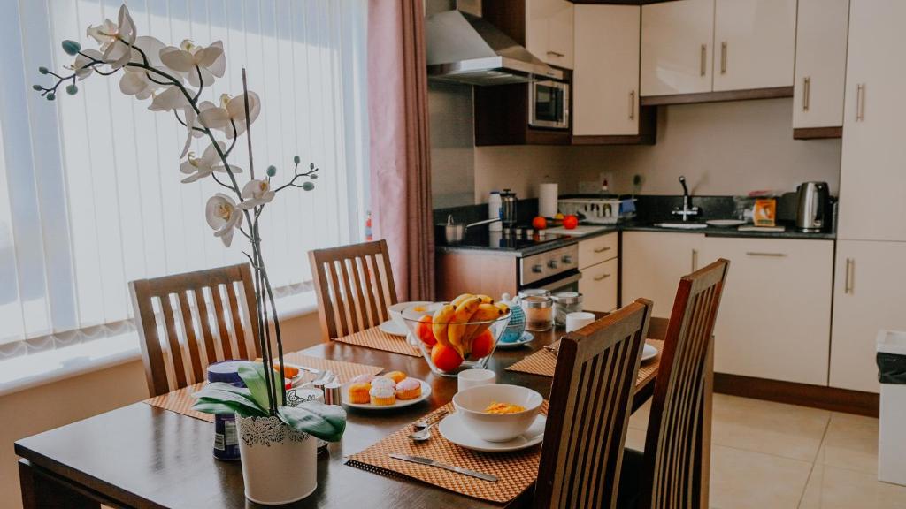 Kuchyňa alebo kuchynka v ubytovaní Five Lamps Suites