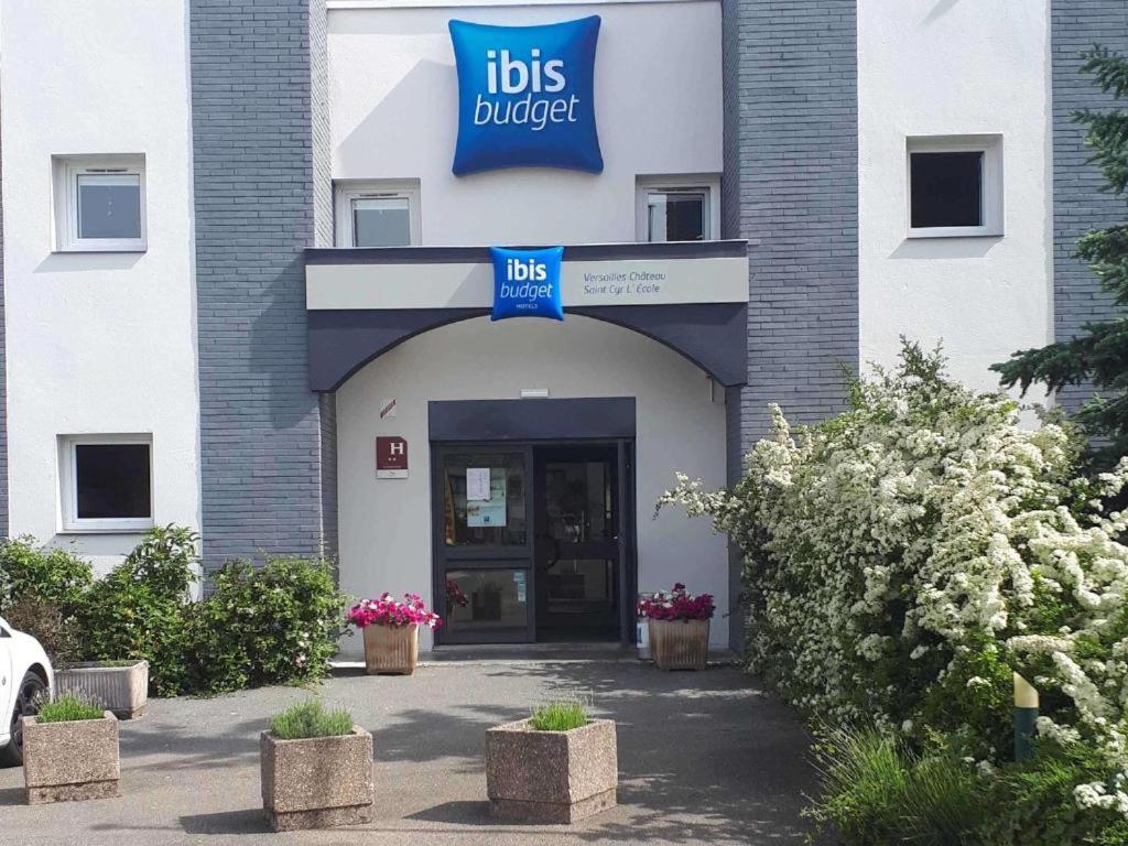 a hospital building with a sign that reads jobs outpatient at ibis budget Versailles Chateau Saint cyr l'Ecole in Saint-Cyr-lʼÉcole