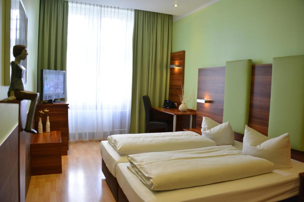 Postel nebo postele na pokoji v ubytování Arthotel Munich