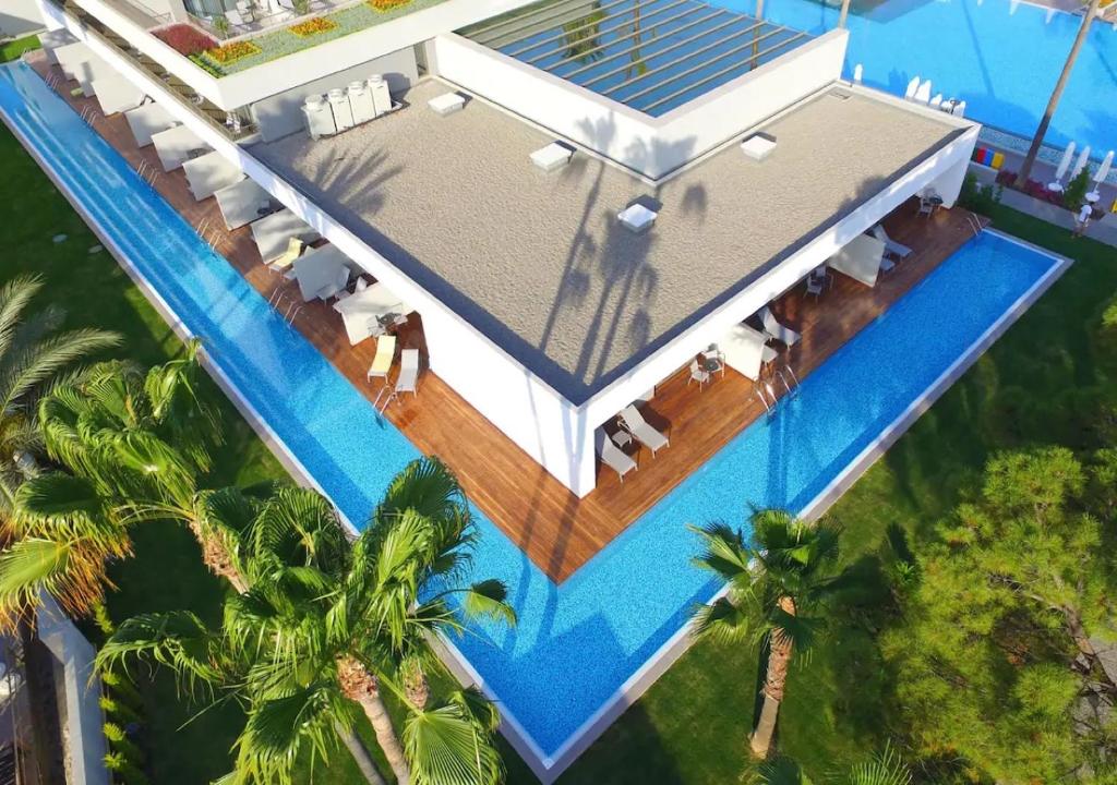Bazén v ubytování Acanthus Cennet Barut Collection - Ultra All Inclusive nebo v jeho okolí