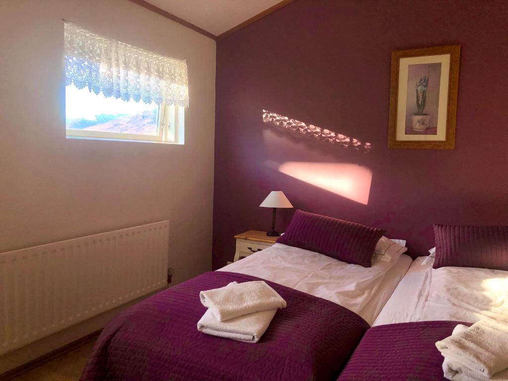 Postel nebo postele na pokoji v ubytování Lamb Inn Öngulsstadir