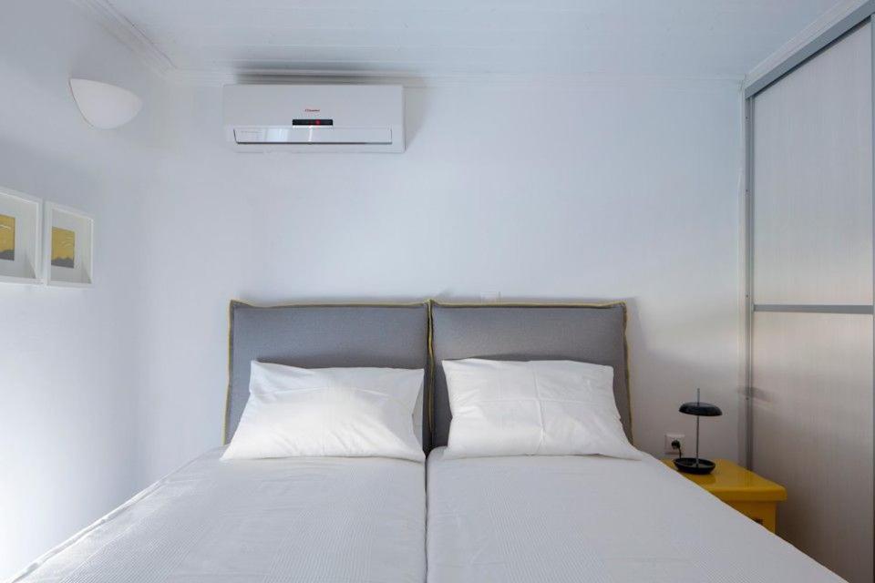 Postel nebo postele na pokoji v ubytování Deluxe Mykonos Villa Outdoor Pool Villa Side Sea