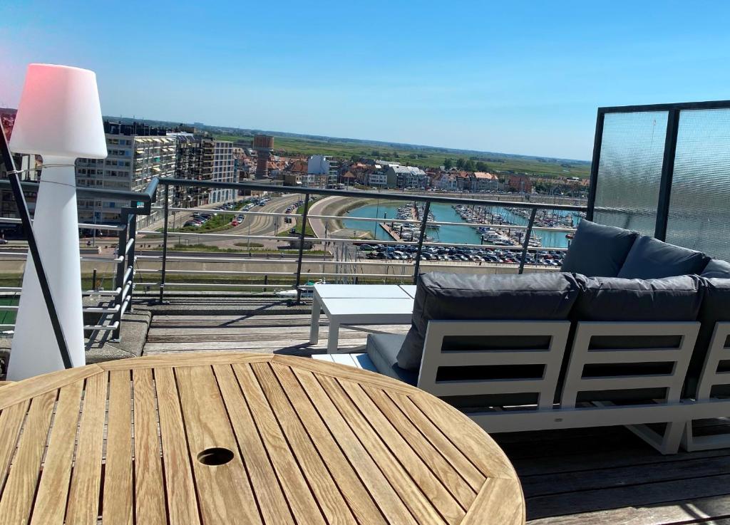 Un balcón o terraza de ZEEPAREL Duplex loft