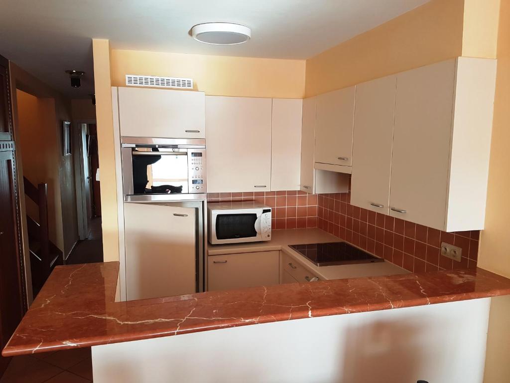 Una cocina o zona de cocina en ZEEPAREL Duplex loft