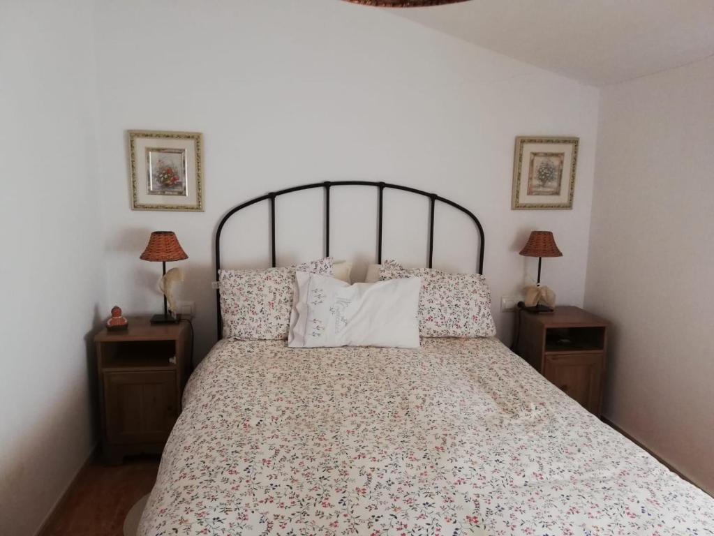 En eller flere senge i et værelse på Casa Orwa-VUT 029-2020 Turismo Teruel