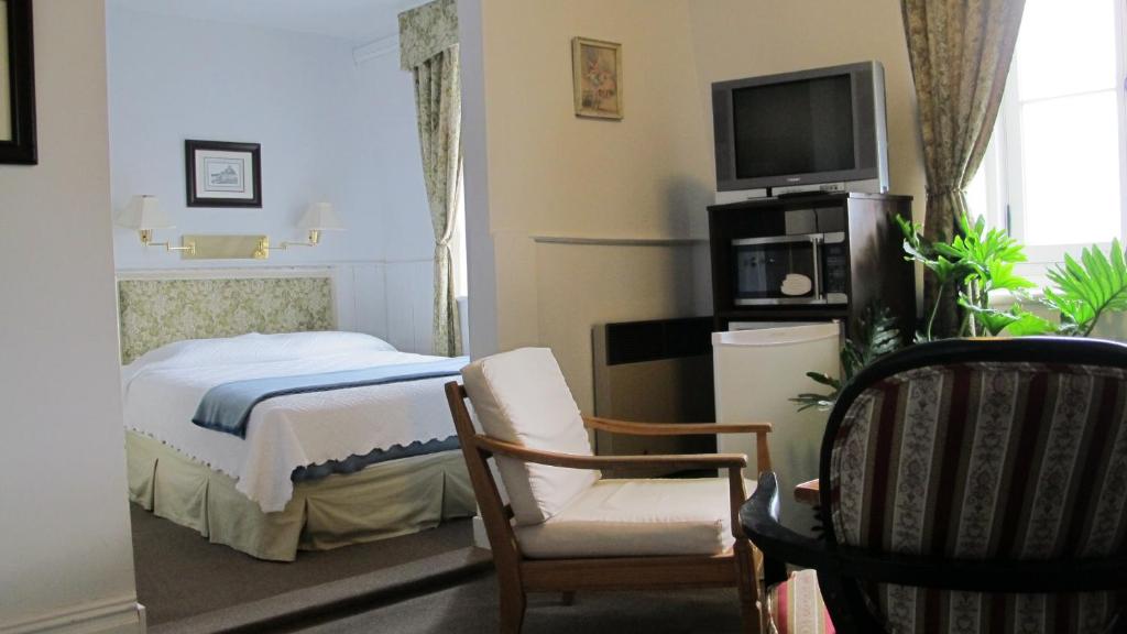 Au Petit Hôtel - Resim 5