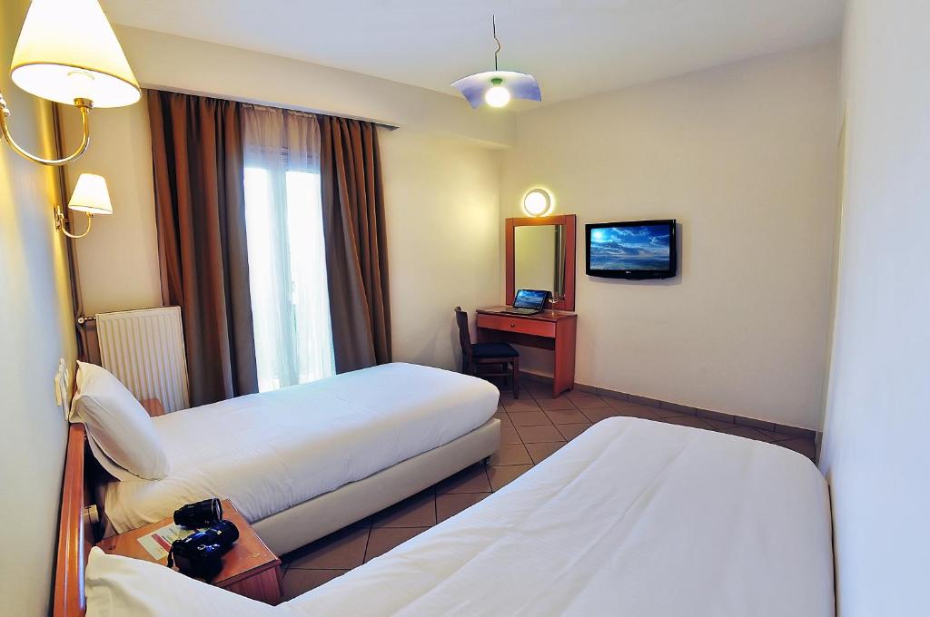 Postel nebo postele na pokoji v ubytování Morfeas Hotel