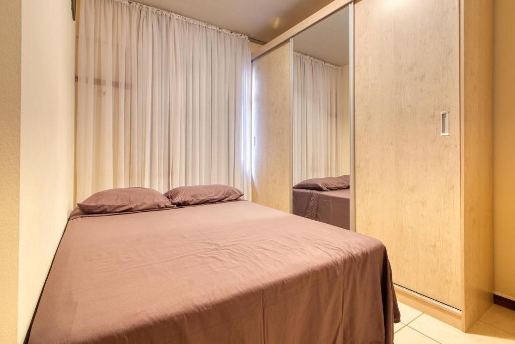  Ótimo apartamento no Centro mobiliado e com garagem