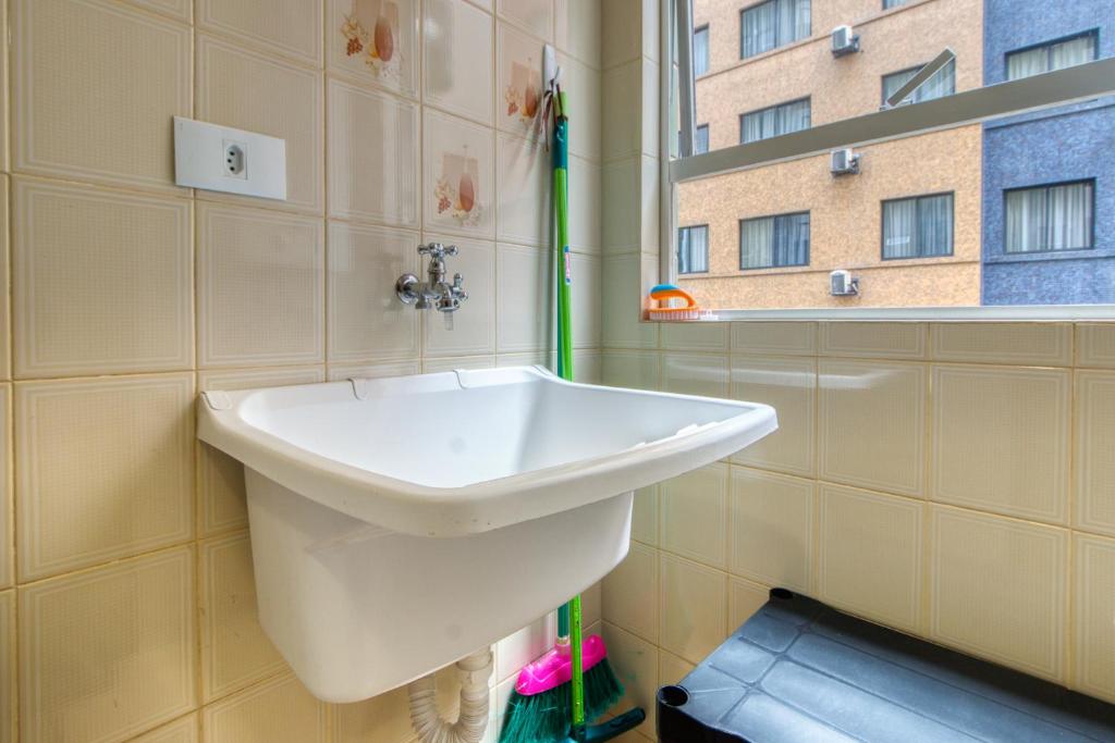  Ótimo apartamento no Centro mobiliado e com garagem