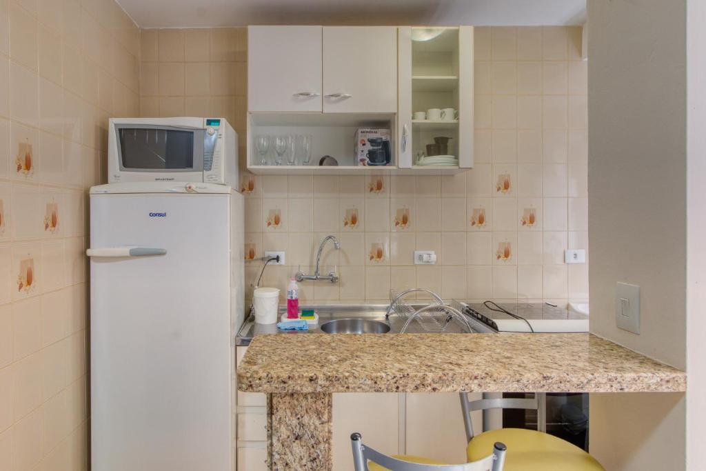  Ótimo apartamento no Centro mobiliado e com garagem