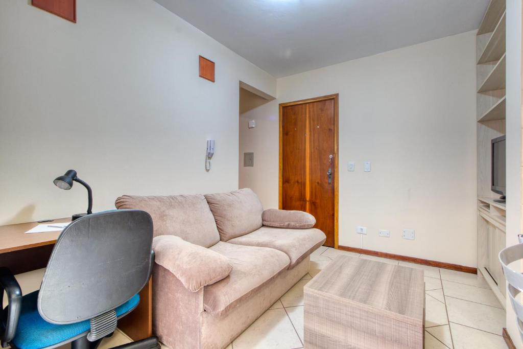  Ótimo apartamento no Centro mobiliado e com garagem