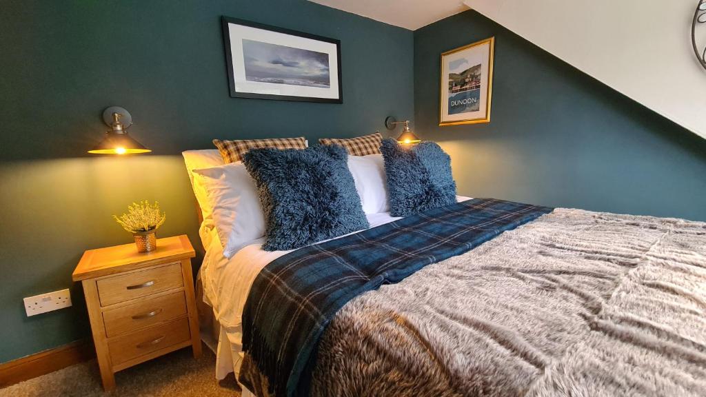 Letto o letti in una camera di The Coylet Inn by Loch Eck