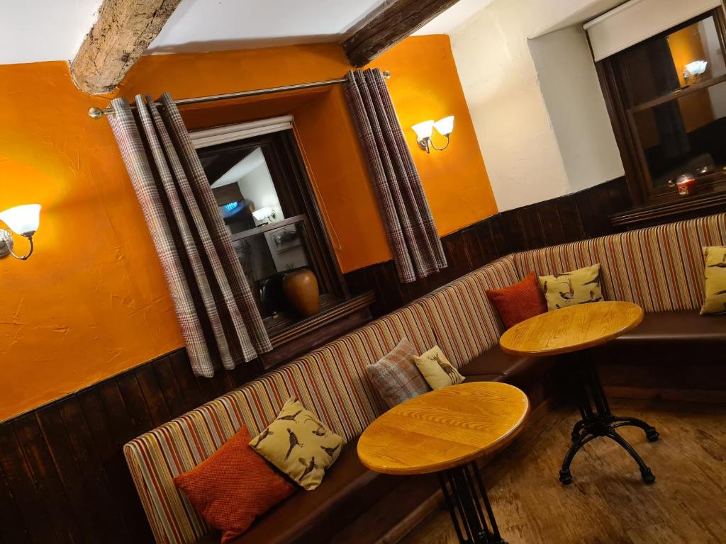 Area soggiorno di The Coylet Inn by Loch Eck