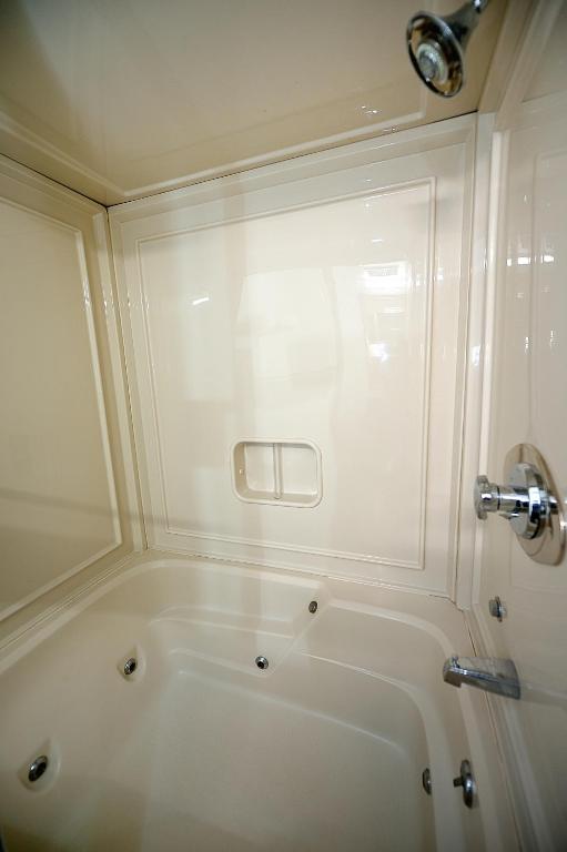 Riverview Inn & Suites - Camera King Con Vasca Jacuzzi E Balcone