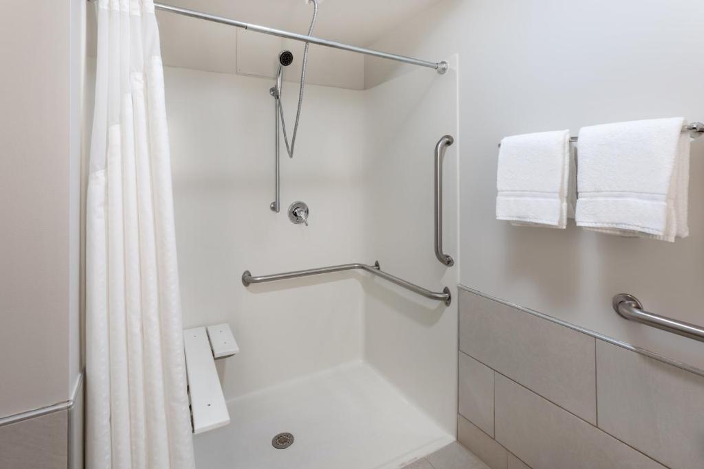 Holiday Inn Express Hotel & Suites Minneapolis-Downtown Convention Center, an IHG Hotel - 