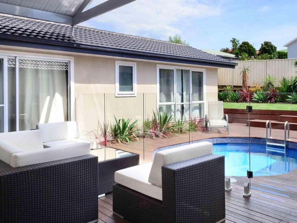 POOLSIDE Gerringong 4pm check out Sundays - Housity