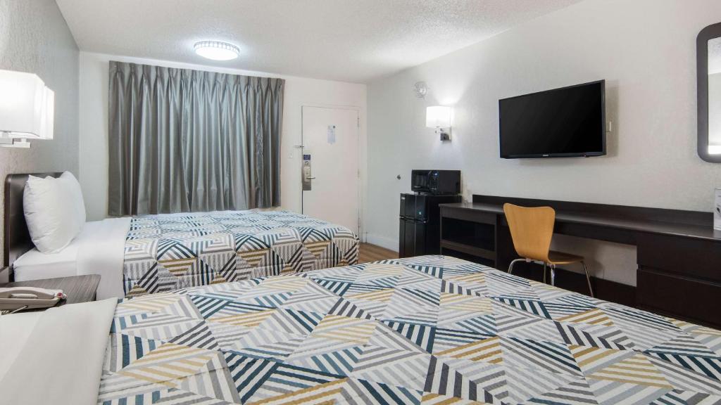 Postel nebo postele na pokoji v ubytování Motel 6-Addison, TX - Dallas