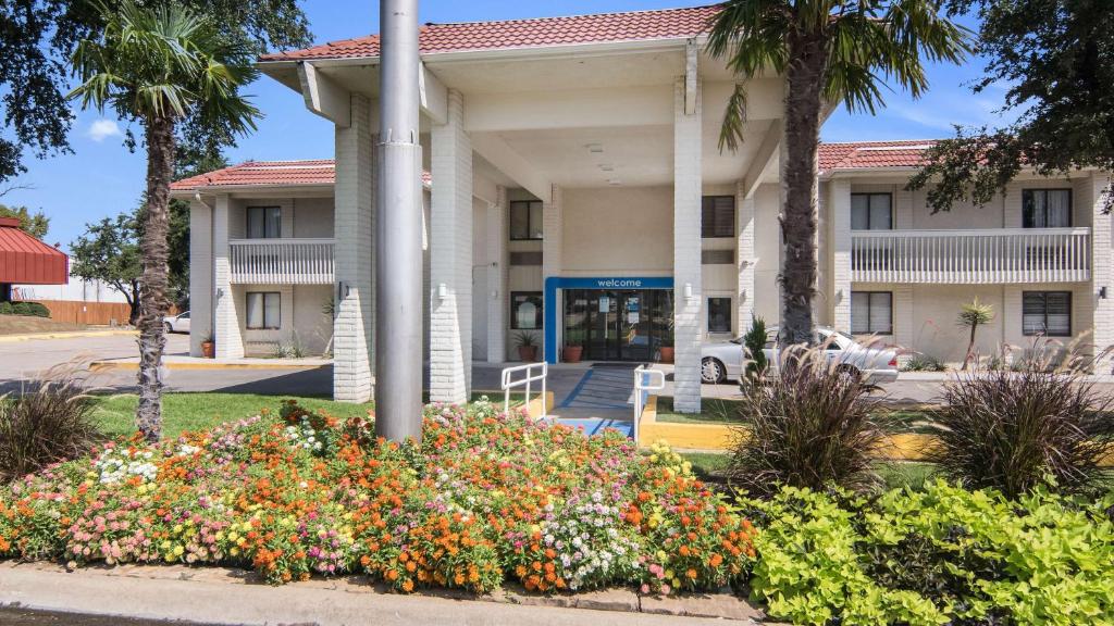 Zahrada ubytování Motel 6-Addison, TX - Dallas