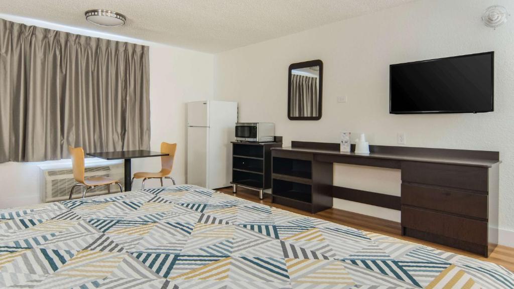 Postel nebo postele na pokoji v ubytování Motel 6-Addison, TX - Dallas