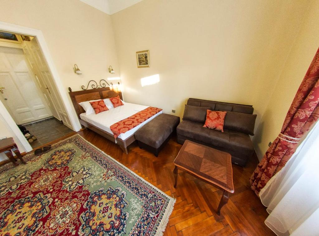 a living room with a couch and a bed at Apartment Jana in Sarajevo