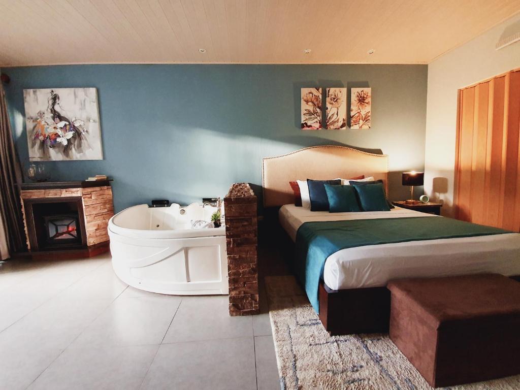 Ένα ή περισσότερα κρεβάτια σε δωμάτιο στο Yellow Tree Suites