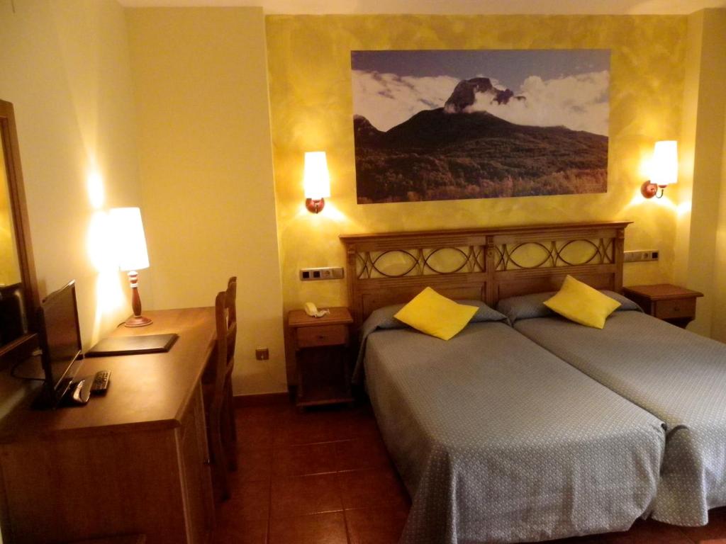 Cama o camas de una habitación en Hotel Arnal
