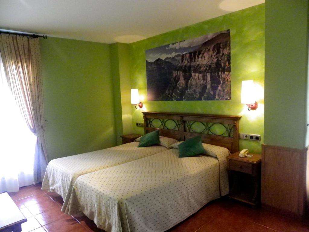 Cama o camas de una habitación en Hotel Arnal