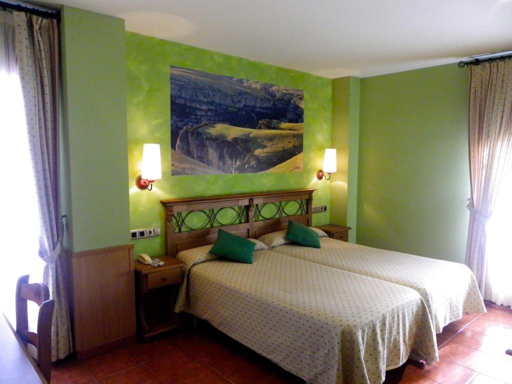 Cama o camas de una habitación en Hotel Arnal